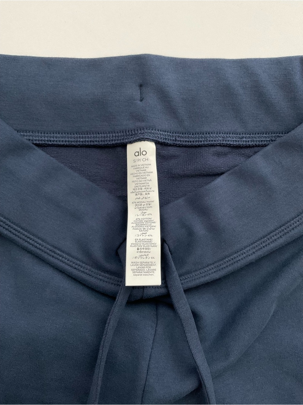 Alo Yoga Sway Boot Cut Sweatpant In Navy Size Small NWT - Picture 6 of 10